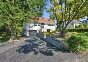 724 Locksley Road, Yorktown, NY, 4 Bedrooms Bedrooms, 7 Rooms Rooms,2 BathroomsBathrooms,Residential,For Rent,Locksley,0,1048488 724 Locksley Road, Yorktown, NY, 4 Bedrooms Bedrooms, 7 Rooms Rooms,2 BathroomsBathrooms,Residential,For Rent,Locksley,0,1048488