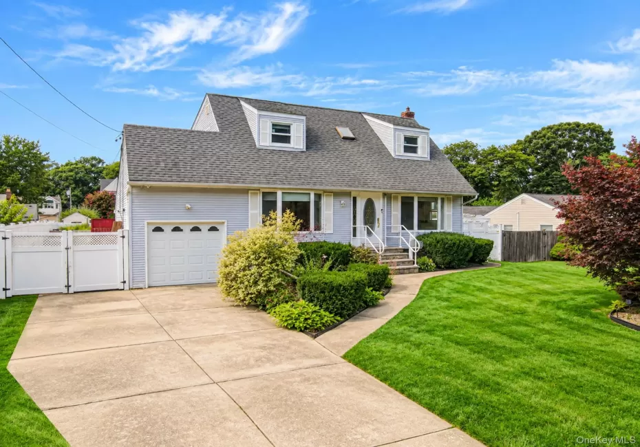 616 Pat Drive, Islip, NY, 4 Bedrooms Bedrooms, 8 Rooms Rooms,2 BathroomsBathrooms,Residential,For Rent,Pat,0,1046027 616 Pat Drive, Islip, NY, 4 Bedrooms Bedrooms, 8 Rooms Rooms,2 BathroomsBathrooms,Residential,For Rent,Pat,0,1046027