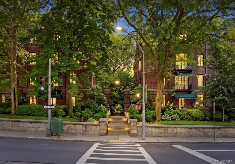 20 Broadway, White Plains, NY, 2 Bedrooms Bedrooms, 5 Rooms Rooms,1 BathroomBathrooms,Residential,For Rent,Broadway,0,1040032 20 Broadway, White Plains, NY, 2 Bedrooms Bedrooms, 5 Rooms Rooms,1 BathroomBathrooms,Residential,For Rent,Broadway,0,1040032