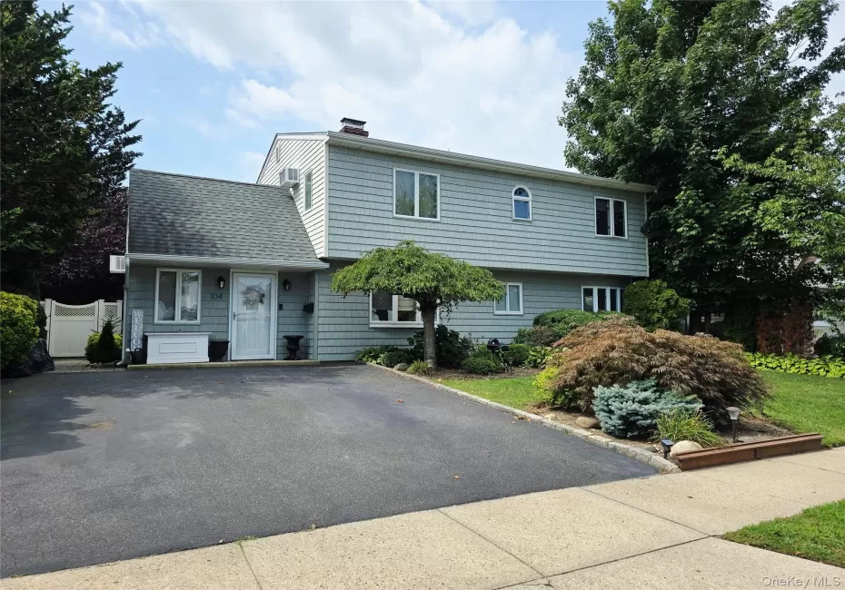 104 Choir Lane, Hempstead, NY, 4 Bedrooms Bedrooms, 8 Rooms Rooms,2 BathroomsBathrooms,Residential Lease,For Rent,Choir,0,1049211 104 Choir Lane, Hempstead, NY, 4 Bedrooms Bedrooms, 8 Rooms Rooms,2 BathroomsBathrooms,Residential Lease,For Rent,Choir,0,1049211