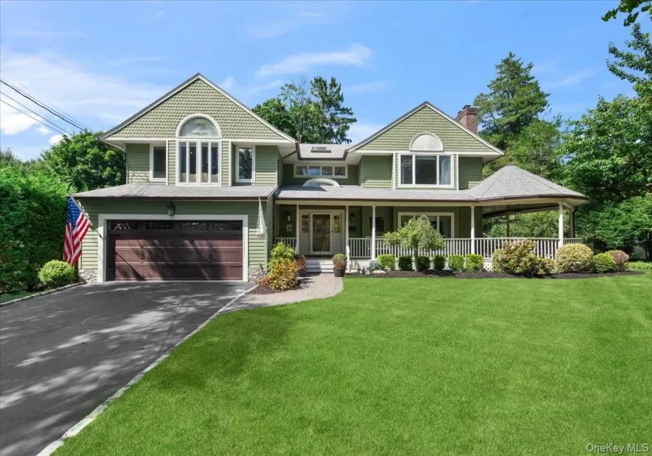 Quintessential colonial offering the dream layout. Quintessential colonial offering the dream layout.