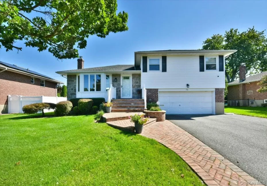 70 Glenwood Road, Oyster Bay, NY, 3 Bedrooms Bedrooms, 6 Rooms Rooms,1 BathroomBathrooms,Residential,For Rent,Glenwood,0,1042827 70 Glenwood Road, Oyster Bay, NY, 3 Bedrooms Bedrooms, 6 Rooms Rooms,1 BathroomBathrooms,Residential,For Rent,Glenwood,0,1042827