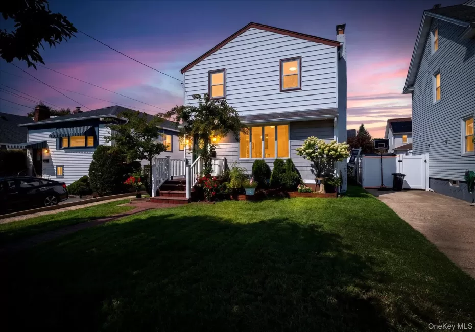 48 Windsor Parkway, Hempstead, NY, 4 Bedrooms Bedrooms, 8 Rooms Rooms,2 BathroomsBathrooms,Residential,For Rent,Windsor,0,1049001 48 Windsor Parkway, Hempstead, NY, 4 Bedrooms Bedrooms, 8 Rooms Rooms,2 BathroomsBathrooms,Residential,For Rent,Windsor,0,1049001