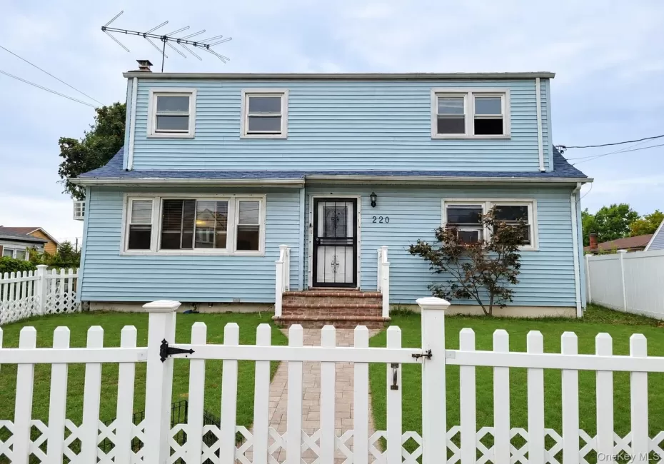 220 Lehrer Avenue, Hempstead, NY, 4 Bedrooms Bedrooms, 8 Rooms Rooms,3 BathroomsBathrooms,Residential,For Rent,Lehrer,0,1049326 220 Lehrer Avenue, Hempstead, NY, 4 Bedrooms Bedrooms, 8 Rooms Rooms,3 BathroomsBathrooms,Residential,For Rent,Lehrer,0,1049326