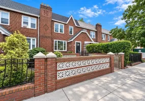 21933 Edgewood Avenue, New York, NY, 4 Bedrooms Bedrooms, ,4 BathroomsBathrooms,Residential,For Rent,Edgewood,0,1049246 21933 Edgewood Avenue, New York, NY, 4 Bedrooms Bedrooms, ,4 BathroomsBathrooms,Residential,For Rent,Edgewood,0,1049246