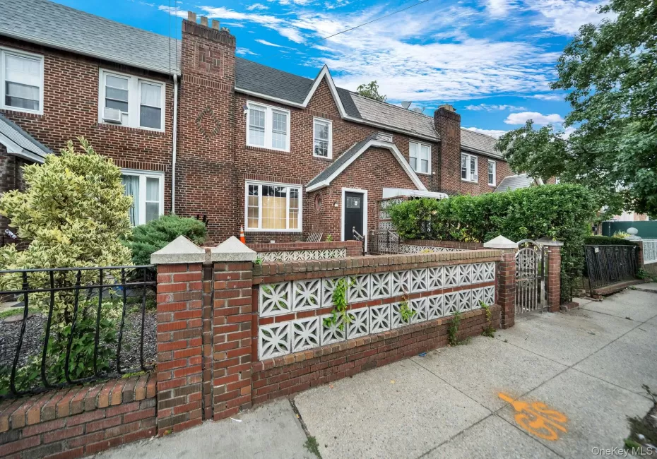 21933 Edgewood Avenue, New York, NY, 4 Bedrooms Bedrooms, ,4 BathroomsBathrooms,Residential,For Rent,Edgewood,0,1049246 21933 Edgewood Avenue, New York, NY, 4 Bedrooms Bedrooms, ,4 BathroomsBathrooms,Residential,For Rent,Edgewood,0,1049246