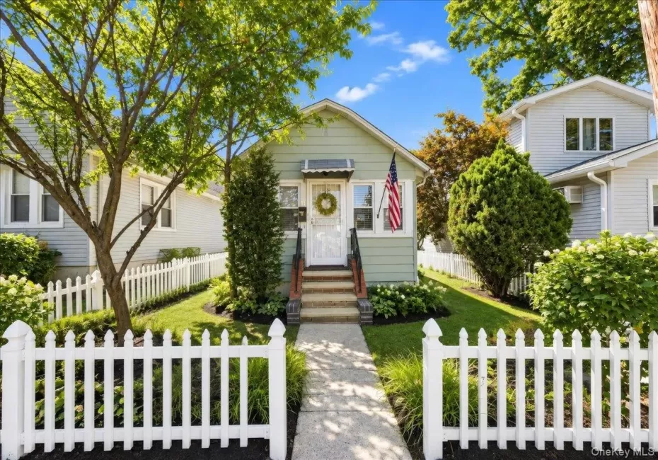 11 Oak Avenue, New York, NY, 2 Bedrooms Bedrooms, 4 Rooms Rooms,1 BathroomBathrooms,Residential,For Rent,Oak,0,1049248 11 Oak Avenue, New York, NY, 2 Bedrooms Bedrooms, 4 Rooms Rooms,1 BathroomBathrooms,Residential,For Rent,Oak,0,1049248
