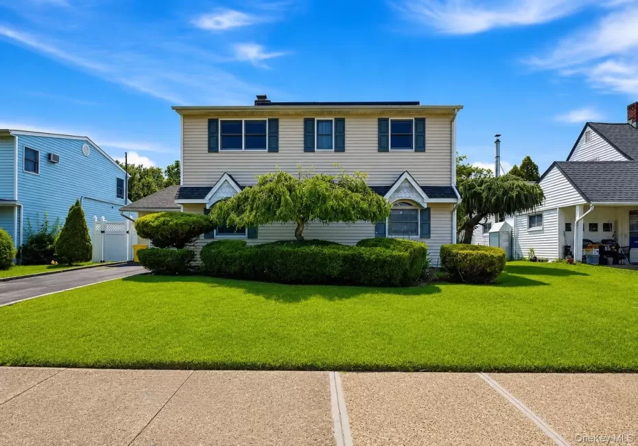 12 Cable Lane, Oyster Bay, NY, 6 Bedrooms Bedrooms, 10 Rooms Rooms,2 BathroomsBathrooms,Residential Lease,For Rent,Cable Lane,0,1049331 12 Cable Lane, Oyster Bay, NY, 6 Bedrooms Bedrooms, 10 Rooms Rooms,2 BathroomsBathrooms,Residential Lease,For Rent,Cable Lane,0,1049331