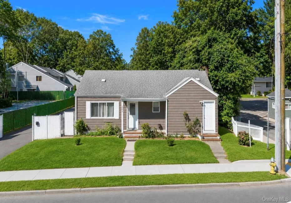 666 Rosevale Avenue, Islip, NY, 3 Bedrooms Bedrooms, 5 Rooms Rooms,3 BathroomsBathrooms,Residential,For Rent,Rosevale,0,1041427 666 Rosevale Avenue, Islip, NY, 3 Bedrooms Bedrooms, 5 Rooms Rooms,3 BathroomsBathrooms,Residential,For Rent,Rosevale,0,1041427