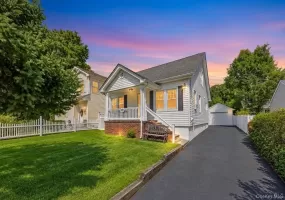 49 Collins Avenue, Smithtown, NY, 3 Bedrooms Bedrooms, 5 Rooms Rooms,2 BathroomsBathrooms,Residential,For Rent,Collins,0,1049291 49 Collins Avenue, Smithtown, NY, 3 Bedrooms Bedrooms, 5 Rooms Rooms,2 BathroomsBathrooms,Residential,For Rent,Collins,0,1049291