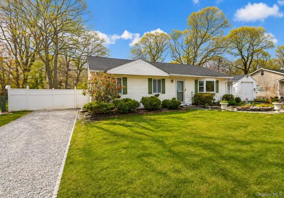 11 Seaford Road, Brookhaven, NY, 3 Bedrooms Bedrooms, 8 Rooms Rooms,2 BathroomsBathrooms,Residential,For Rent,Seaford,0,1048876 11 Seaford Road, Brookhaven, NY, 3 Bedrooms Bedrooms, 8 Rooms Rooms,2 BathroomsBathrooms,Residential,For Rent,Seaford,0,1048876