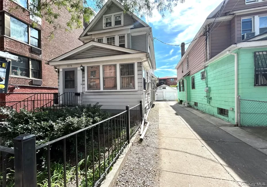 42-50 Gleane Street, New York, NY, 3 Bedrooms Bedrooms, 12 Rooms Rooms,1 BathroomBathrooms,Residential,For Rent,Gleane,0,1049566 42-50 Gleane Street, New York, NY, 3 Bedrooms Bedrooms, 12 Rooms Rooms,1 BathroomBathrooms,Residential,For Rent,Gleane,0,1049566