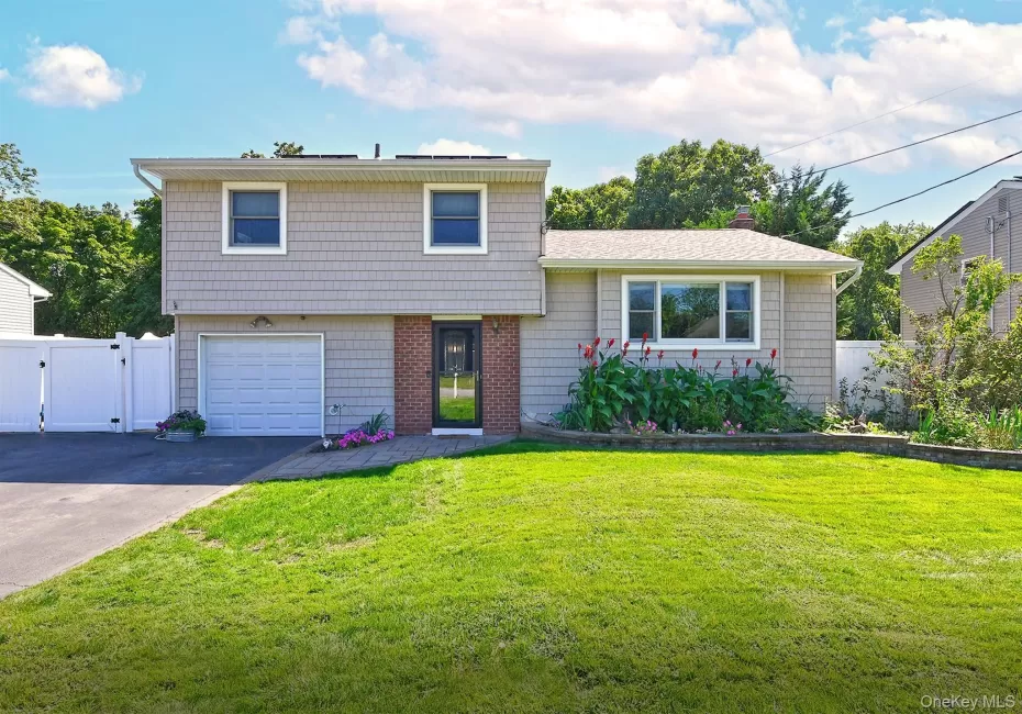 21 Campo Avenue, Brookhaven, NY, 3 Bedrooms Bedrooms, 7 Rooms Rooms,1 BathroomBathrooms,Residential,For Rent,Campo,0,1048308 21 Campo Avenue, Brookhaven, NY, 3 Bedrooms Bedrooms, 7 Rooms Rooms,1 BathroomBathrooms,Residential,For Rent,Campo,0,1048308