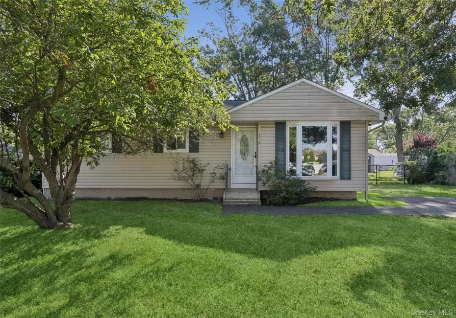 2719 Connecticut Avenue, Brookhaven, NY, 3 Bedrooms Bedrooms, 5 Rooms Rooms,1 BathroomBathrooms,Residential,For Rent,Connecticut,0,1049216 2719 Connecticut Avenue, Brookhaven, NY, 3 Bedrooms Bedrooms, 5 Rooms Rooms,1 BathroomBathrooms,Residential,For Rent,Connecticut,0,1049216