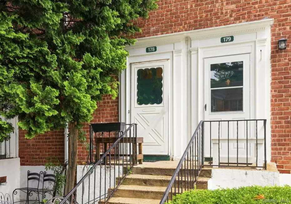 Welcome home to #178 with the courtyard for your table/chairs/BBQ grille for alfresco dining in summertime Welcome home to #178 with the courtyard for your table/chairs/BBQ grille for alfresco dining in summertime