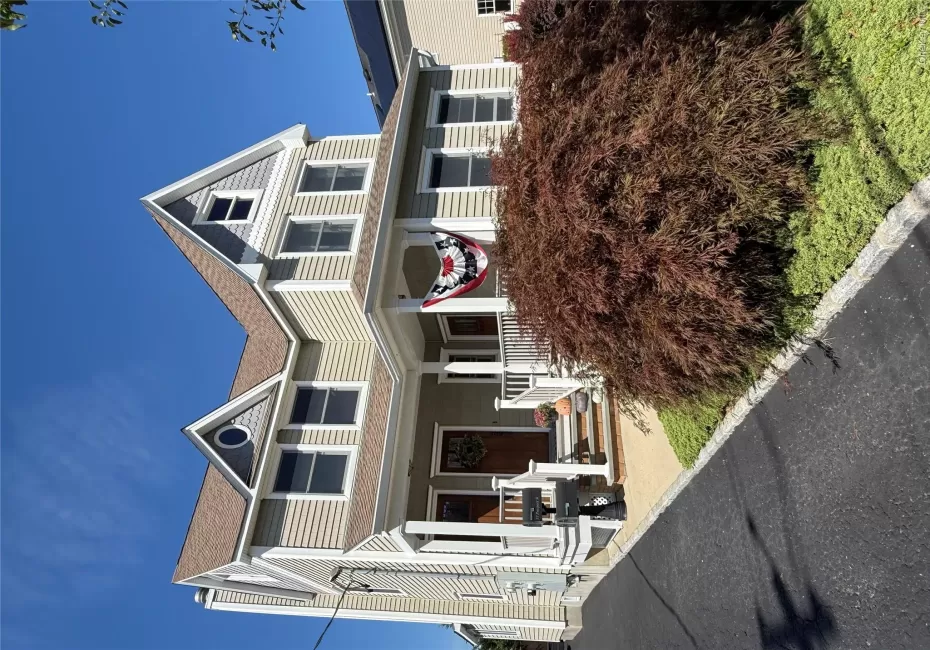 With Gorgeous Front Entrance. Apartment is First Door on the Left. With Gorgeous Front Entrance. Apartment is First Door on the Left.