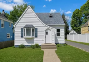 6 Willow Avenue, Clarkstown, NY, 4 Bedrooms Bedrooms, 7 Rooms Rooms,2 BathroomsBathrooms,Residential,For Rent,Willow,0,1049633 6 Willow Avenue, Clarkstown, NY, 4 Bedrooms Bedrooms, 7 Rooms Rooms,2 BathroomsBathrooms,Residential,For Rent,Willow,0,1049633