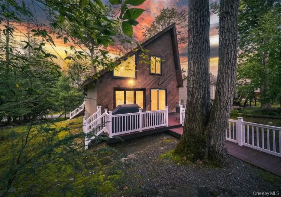 142 Emerald Drive, Thompson, NY, 3 Bedrooms Bedrooms, 5 Rooms Rooms,2 BathroomsBathrooms,Residential,For Rent,Emerald,0,1049558 142 Emerald Drive, Thompson, NY, 3 Bedrooms Bedrooms, 5 Rooms Rooms,2 BathroomsBathrooms,Residential,For Rent,Emerald,0,1049558