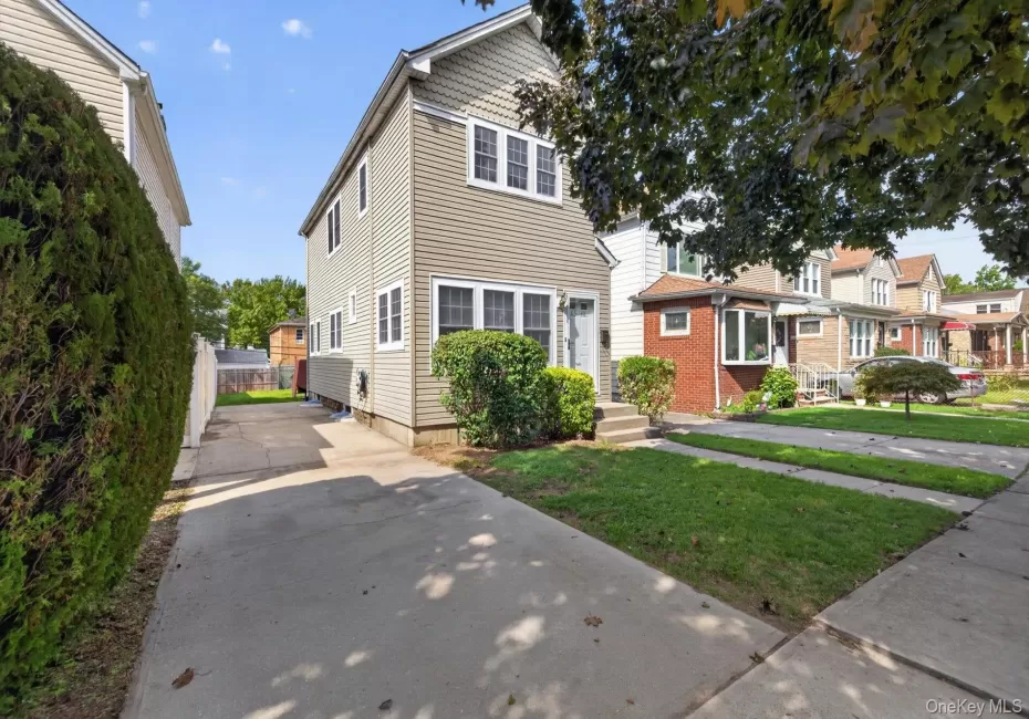 8548 257th Street, New York, NY, 3 Bedrooms Bedrooms, 6 Rooms Rooms,1 BathroomBathrooms,Residential,For Rent,257th,0,1049705 8548 257th Street, New York, NY, 3 Bedrooms Bedrooms, 6 Rooms Rooms,1 BathroomBathrooms,Residential,For Rent,257th,0,1049705