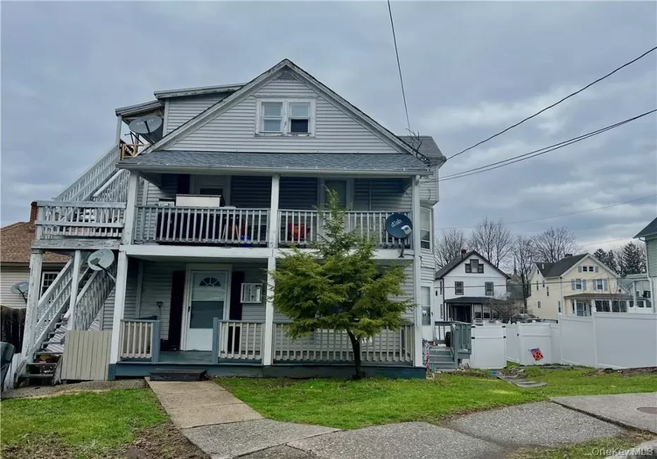 1 Dewitt Street, Middletown, NY, 3 Bedrooms Bedrooms, 6 Rooms Rooms,1 BathroomBathrooms,Residential Lease,For Rent,Dewitt,0,1049889 1 Dewitt Street, Middletown, NY, 3 Bedrooms Bedrooms, 6 Rooms Rooms,1 BathroomBathrooms,Residential Lease,For Rent,Dewitt,0,1049889