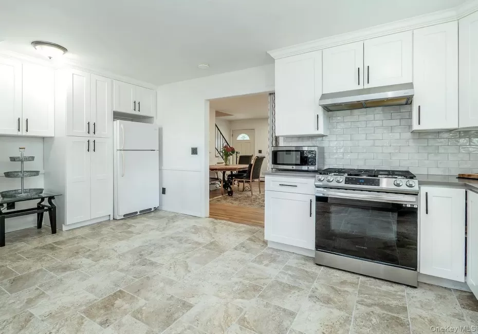 19 Elm Street, North Hempstead, NY, 4 Bedrooms Bedrooms, 6 Rooms Rooms,2 BathroomsBathrooms,Residential Lease,For Rent,Elm,0,1049571 19 Elm Street, North Hempstead, NY, 4 Bedrooms Bedrooms, 6 Rooms Rooms,2 BathroomsBathrooms,Residential Lease,For Rent,Elm,0,1049571