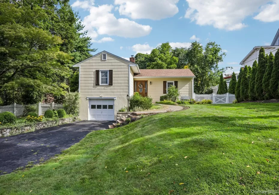1 Brentwood Drive, Mount Pleasant, NY, 3 Bedrooms Bedrooms, 5 Rooms Rooms,1 BathroomBathrooms,Residential,For Rent,Brentwood,0,1048822 1 Brentwood Drive, Mount Pleasant, NY, 3 Bedrooms Bedrooms, 5 Rooms Rooms,1 BathroomBathrooms,Residential,For Rent,Brentwood,0,1048822