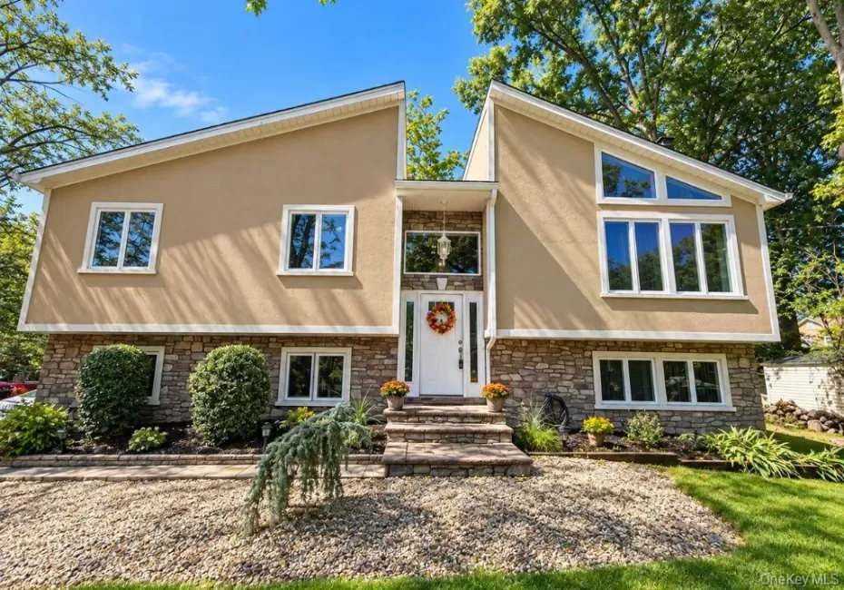 44 Massachusetts Avenue, Clarkstown, NY, 3 Bedrooms Bedrooms, 7 Rooms Rooms,2 BathroomsBathrooms,Residential,For Rent,Massachusetts,0,1049370 44 Massachusetts Avenue, Clarkstown, NY, 3 Bedrooms Bedrooms, 7 Rooms Rooms,2 BathroomsBathrooms,Residential,For Rent,Massachusetts,0,1049370