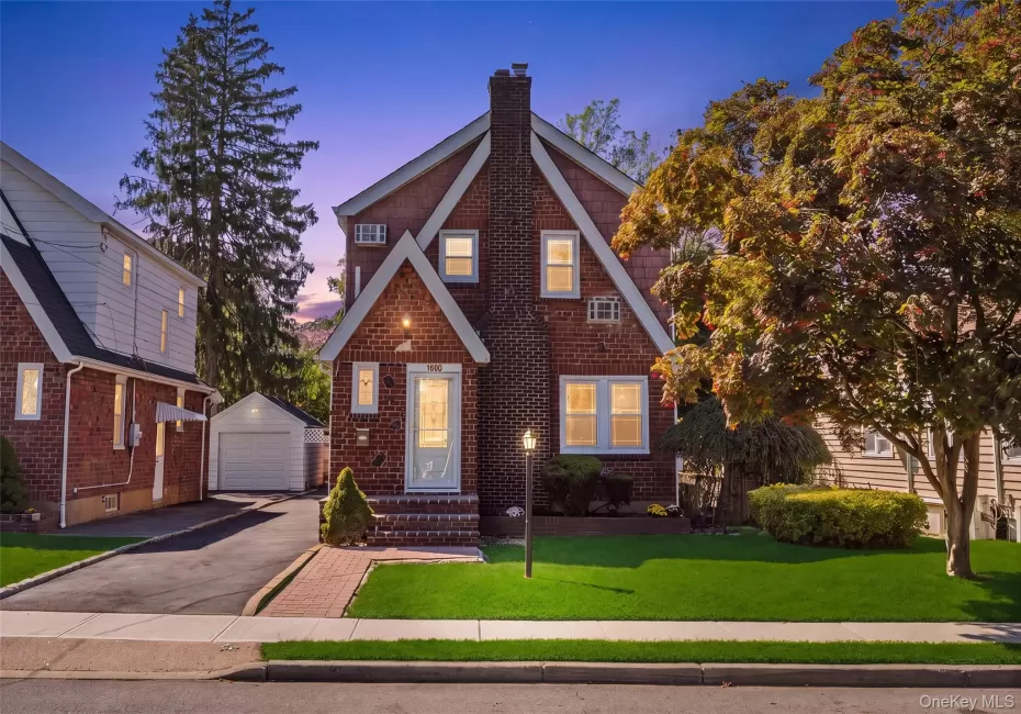 1900 Carleton Place, Hempstead, NY, 3 Bedrooms Bedrooms, 8 Rooms Rooms,2 BathroomsBathrooms,Residential,For Rent,Carleton,0,1050179 1900 Carleton Place, Hempstead, NY, 3 Bedrooms Bedrooms, 8 Rooms Rooms,2 BathroomsBathrooms,Residential,For Rent,Carleton,0,1050179