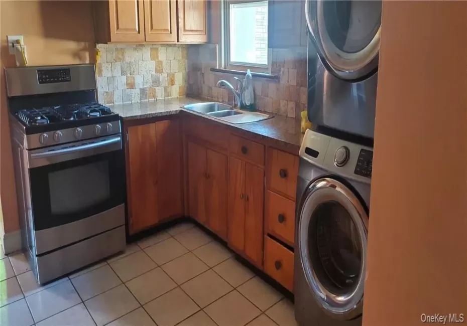 31 Thurman Street, Yonkers, NY, 3 Bedrooms Bedrooms, 5 Rooms Rooms,1 BathroomBathrooms,Residential Lease,For Rent,Thurman,0,1050120 31 Thurman Street, Yonkers, NY, 3 Bedrooms Bedrooms, 5 Rooms Rooms,1 BathroomBathrooms,Residential Lease,For Rent,Thurman,0,1050120