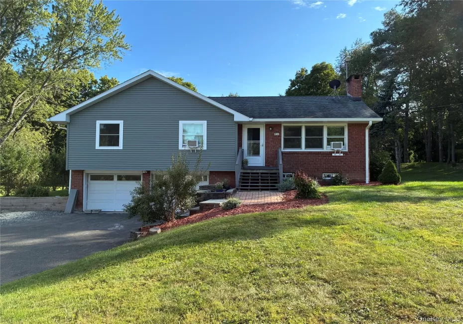 18 Aspinwall Road, Red Hook, NY, 3 Bedrooms Bedrooms, 7 Rooms Rooms,2 BathroomsBathrooms,Residential Lease,For Rent,Aspinwall,0,1049649 18 Aspinwall Road, Red Hook, NY, 3 Bedrooms Bedrooms, 7 Rooms Rooms,2 BathroomsBathrooms,Residential Lease,For Rent,Aspinwall,0,1049649
