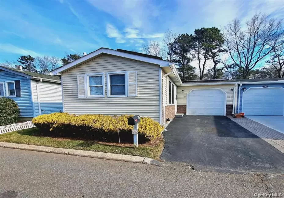 21 Village Circle, Brookhaven, NY, 2 Bedrooms Bedrooms, 4 Rooms Rooms,1 BathroomBathrooms,Residential,For Rent,Village,0,955586 21 Village Circle, Brookhaven, NY, 2 Bedrooms Bedrooms, 4 Rooms Rooms,1 BathroomBathrooms,Residential,For Rent,Village,0,955586