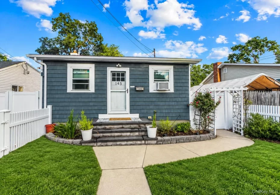145 Carroll Avenue, Brookhaven, NY, 2 Bedrooms Bedrooms, 5 Rooms Rooms,1 BathroomBathrooms,Residential,For Rent,Carroll,0,1047914 145 Carroll Avenue, Brookhaven, NY, 2 Bedrooms Bedrooms, 5 Rooms Rooms,1 BathroomBathrooms,Residential,For Rent,Carroll,0,1047914