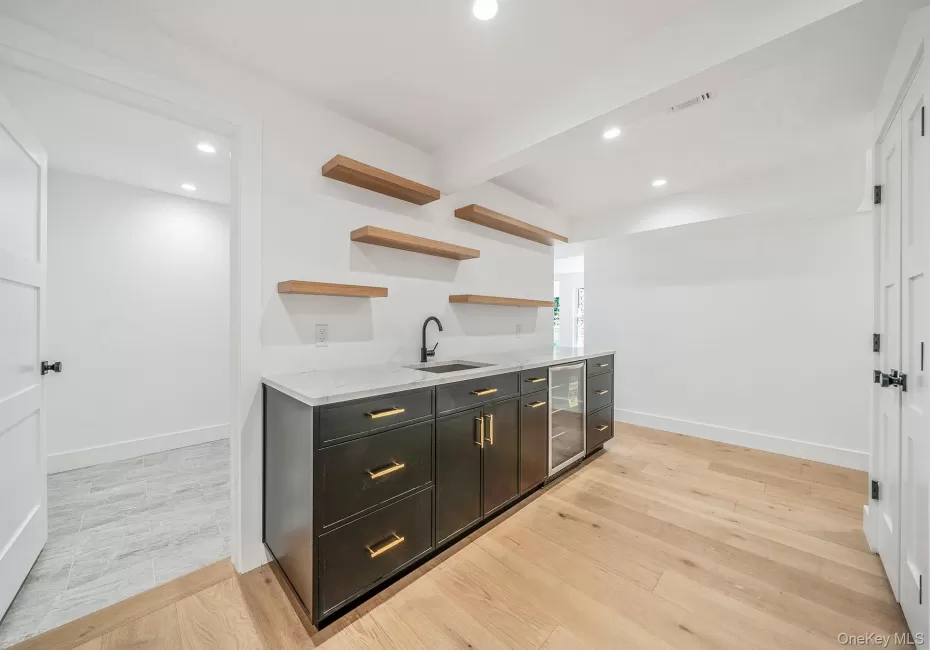 40 Friendly Road, Smithtown, NY, 5 Bedrooms Bedrooms, 10 Rooms Rooms,3 BathroomsBathrooms,Residential,For Rent,Friendly,0,1048862 40 Friendly Road, Smithtown, NY, 5 Bedrooms Bedrooms, 10 Rooms Rooms,3 BathroomsBathrooms,Residential,For Rent,Friendly,0,1048862