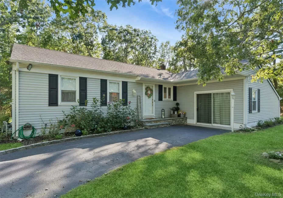 4 Arbor Lane, Southampton, NY, 3 Bedrooms Bedrooms, 6 Rooms Rooms,2 BathroomsBathrooms,Residential Lease,For Rent,Arbor,0,1049386 4 Arbor Lane, Southampton, NY, 3 Bedrooms Bedrooms, 6 Rooms Rooms,2 BathroomsBathrooms,Residential Lease,For Rent,Arbor,0,1049386