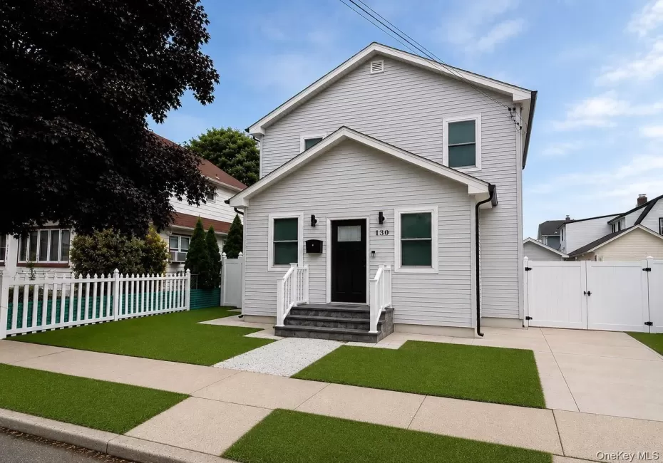 130 Elizabeth Avenue, Hempstead, NY, 6 Bedrooms Bedrooms, 9 Rooms Rooms,3 BathroomsBathrooms,Residential,For Rent,Elizabeth,0,1050284 130 Elizabeth Avenue, Hempstead, NY, 6 Bedrooms Bedrooms, 9 Rooms Rooms,3 BathroomsBathrooms,Residential,For Rent,Elizabeth,0,1050284