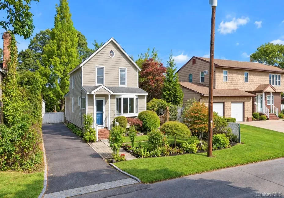 16 Grove Street, Babylon, NY, 3 Bedrooms Bedrooms, 5 Rooms Rooms,2 BathroomsBathrooms,Residential,For Rent,Grove,0,1045639 16 Grove Street, Babylon, NY, 3 Bedrooms Bedrooms, 5 Rooms Rooms,2 BathroomsBathrooms,Residential,For Rent,Grove,0,1045639