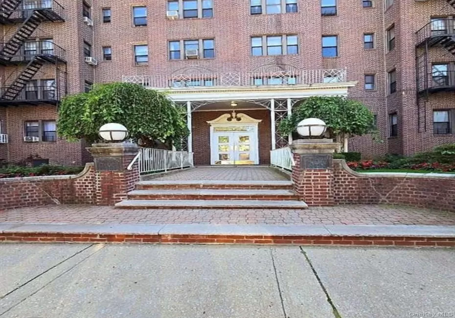 17040 Highland Avenue, New York, NY, 3 Rooms Rooms,1 BathroomBathrooms,Residential,For Rent,Highland,0,1050334 17040 Highland Avenue, New York, NY, 3 Rooms Rooms,1 BathroomBathrooms,Residential,For Rent,Highland,0,1050334