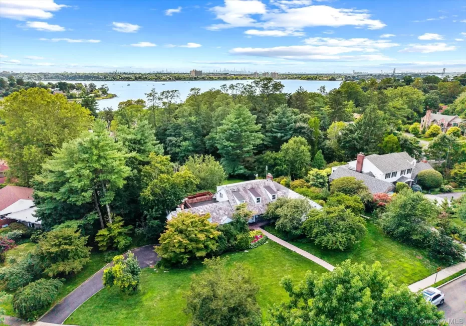 10 Vista Drive, North Hempstead, NY, 4 Bedrooms Bedrooms, 10 Rooms Rooms,4 BathroomsBathrooms,Residential,For Rent,Vista,0,1042917 10 Vista Drive, North Hempstead, NY, 4 Bedrooms Bedrooms, 10 Rooms Rooms,4 BathroomsBathrooms,Residential,For Rent,Vista,0,1042917