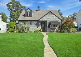 65 Riverside Avenue, Oyster Bay, NY, 4 Bedrooms Bedrooms, 7 Rooms Rooms,1 BathroomBathrooms,Residential,For Rent,Riverside,0,1047495 65 Riverside Avenue, Oyster Bay, NY, 4 Bedrooms Bedrooms, 7 Rooms Rooms,1 BathroomBathrooms,Residential,For Rent,Riverside,0,1047495