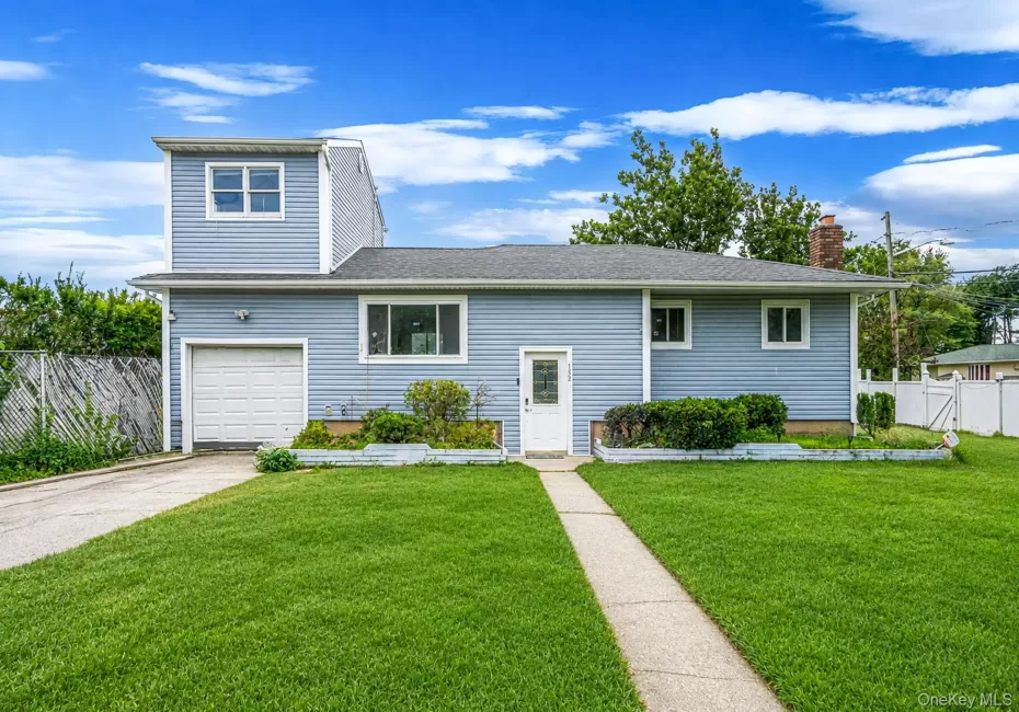 152 Alkier Street, Islip, NY, 4 Bedrooms Bedrooms, 13 Rooms Rooms,2 BathroomsBathrooms,Residential,For Rent,Alkier,0,1049960 152 Alkier Street, Islip, NY, 4 Bedrooms Bedrooms, 13 Rooms Rooms,2 BathroomsBathrooms,Residential,For Rent,Alkier,0,1049960
