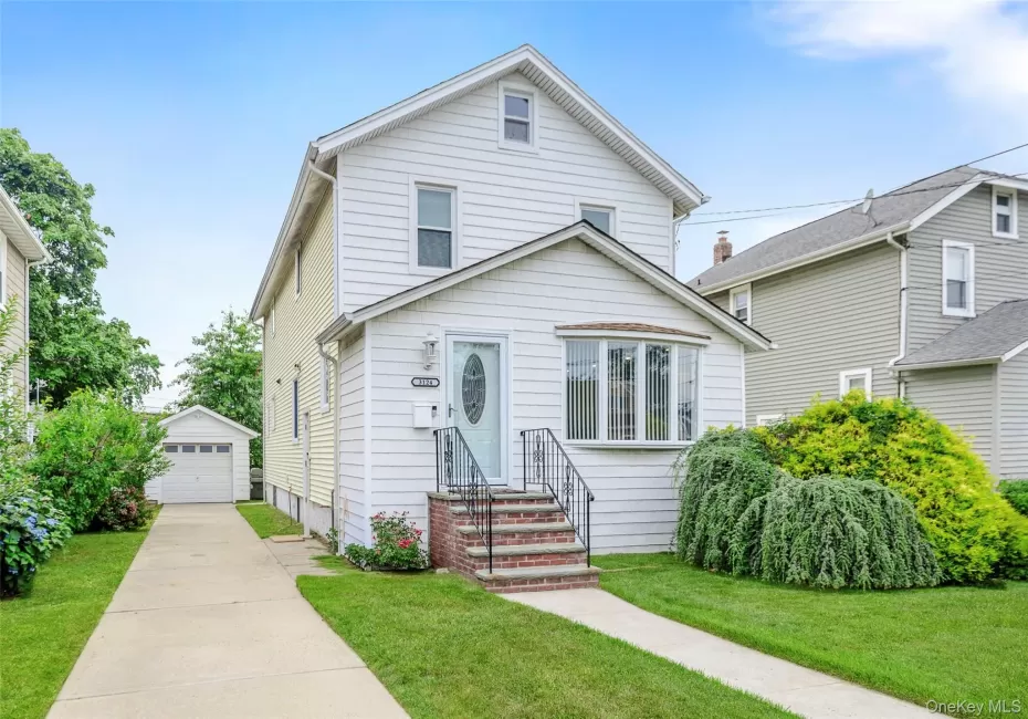 Exterior Vinyl Siding and Newer Stoop, side entrance to basement Exterior Vinyl Siding and Newer Stoop, side entrance to basement