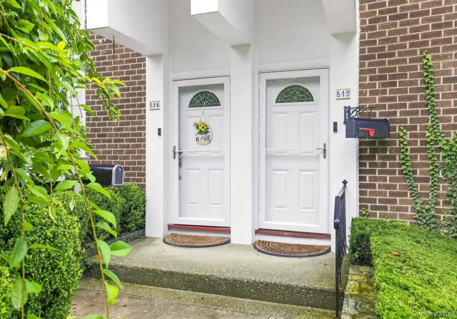 Welcome home, to this exquisitely renovated triplex townhouse Welcome home, to this exquisitely renovated triplex townhouse