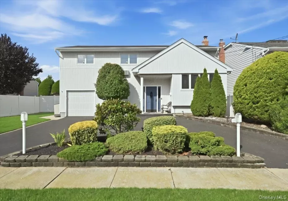 2872 Bayview Avenue, Hempstead, NY, 4 Bedrooms Bedrooms, 9 Rooms Rooms,2 BathroomsBathrooms,Residential,For Rent,Bayview,0,1050377 2872 Bayview Avenue, Hempstead, NY, 4 Bedrooms Bedrooms, 9 Rooms Rooms,2 BathroomsBathrooms,Residential,For Rent,Bayview,0,1050377