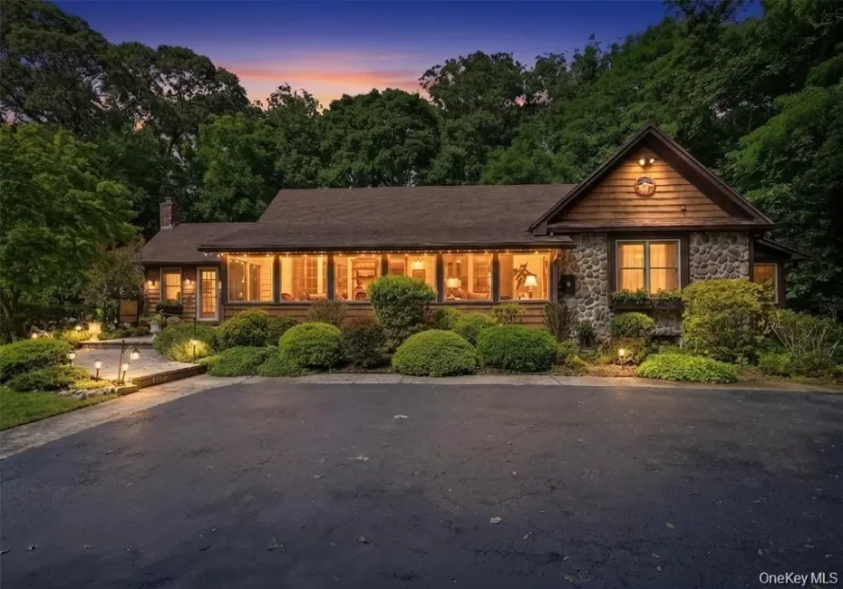 2064 Country Road, Riverhead, NY, 4 Bedrooms Bedrooms, 8 Rooms Rooms,2 BathroomsBathrooms,Residential,For Rent,Country,0,1049897 2064 Country Road, Riverhead, NY, 4 Bedrooms Bedrooms, 8 Rooms Rooms,2 BathroomsBathrooms,Residential,For Rent,Country,0,1049897