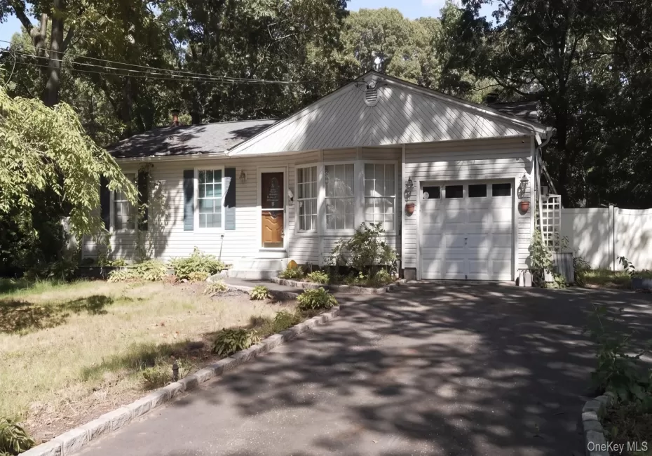 254 Auborn Avenue, Brookhaven, NY, 3 Bedrooms Bedrooms, 7 Rooms Rooms,1 BathroomBathrooms,Residential,For Rent,Auborn,0,1048640 254 Auborn Avenue, Brookhaven, NY, 3 Bedrooms Bedrooms, 7 Rooms Rooms,1 BathroomBathrooms,Residential,For Rent,Auborn,0,1048640