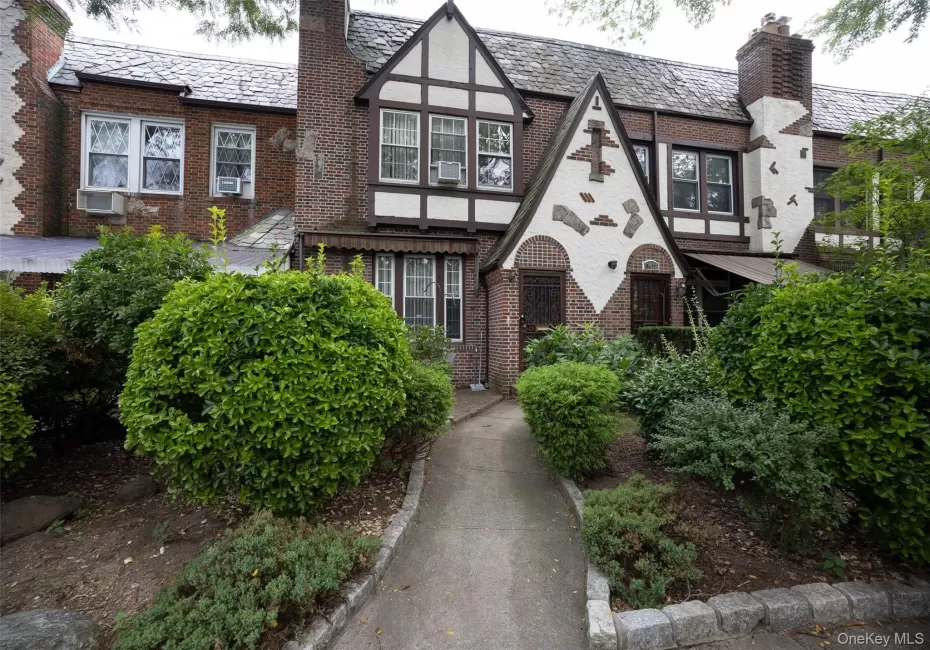 94-14 68th Avenue, New York, NY, 3 Bedrooms Bedrooms, 8 Rooms Rooms,1 BathroomBathrooms,Residential Lease,For Rent,68th,0,1050870 94-14 68th Avenue, New York, NY, 3 Bedrooms Bedrooms, 8 Rooms Rooms,1 BathroomBathrooms,Residential Lease,For Rent,68th,0,1050870