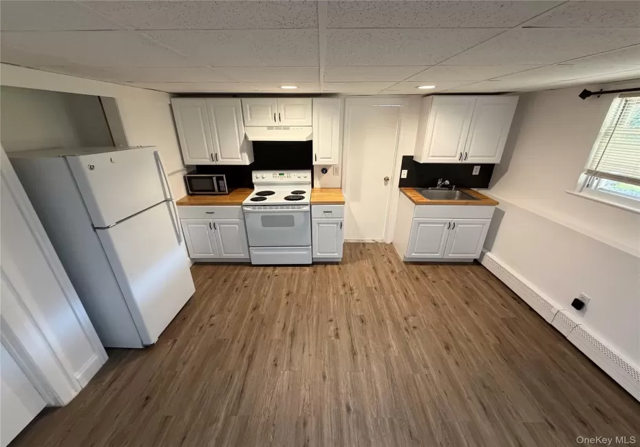 53 Andover Drive, Brookhaven, NY, 1 Bedroom Bedrooms, 4 Rooms Rooms,1 BathroomBathrooms,Residential Lease,For Rent,Andover,0,1050953 53 Andover Drive, Brookhaven, NY, 1 Bedroom Bedrooms, 4 Rooms Rooms,1 BathroomBathrooms,Residential Lease,For Rent,Andover,0,1050953