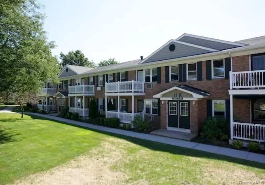 1355 Roanoke Avenue, Riverhead, NY, 1 Bedroom Bedrooms, 4 Rooms Rooms,1 BathroomBathrooms,Residential Lease,For Rent,Roanoke,0,1050939 1355 Roanoke Avenue, Riverhead, NY, 1 Bedroom Bedrooms, 4 Rooms Rooms,1 BathroomBathrooms,Residential Lease,For Rent,Roanoke,0,1050939