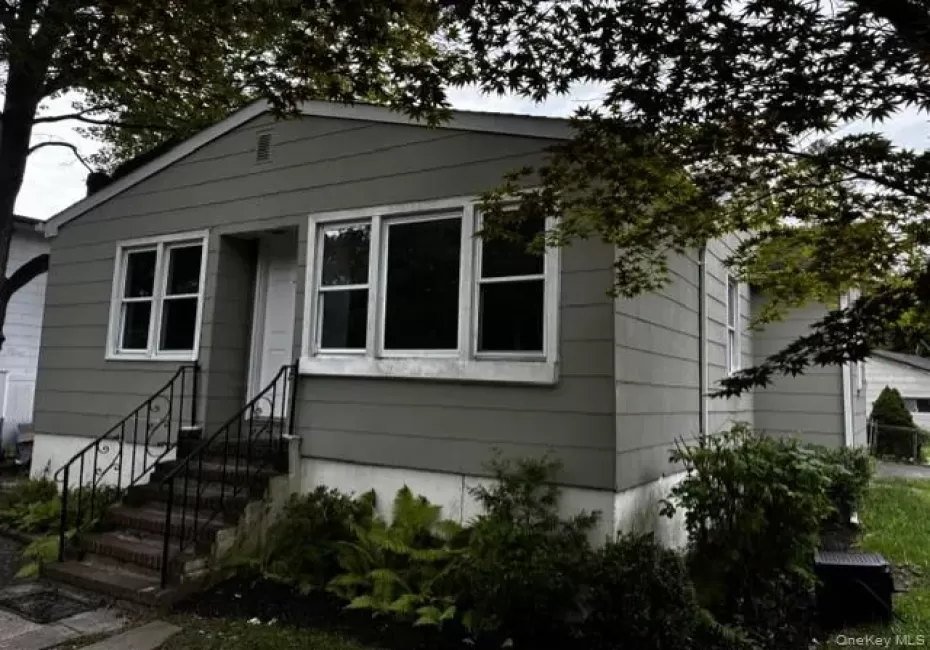 99 Central Avenue, Brookhaven, NY, 3 Bedrooms Bedrooms, 5 Rooms Rooms,1 BathroomBathrooms,Residential,For Rent,Central,0,1049745 99 Central Avenue, Brookhaven, NY, 3 Bedrooms Bedrooms, 5 Rooms Rooms,1 BathroomBathrooms,Residential,For Rent,Central,0,1049745