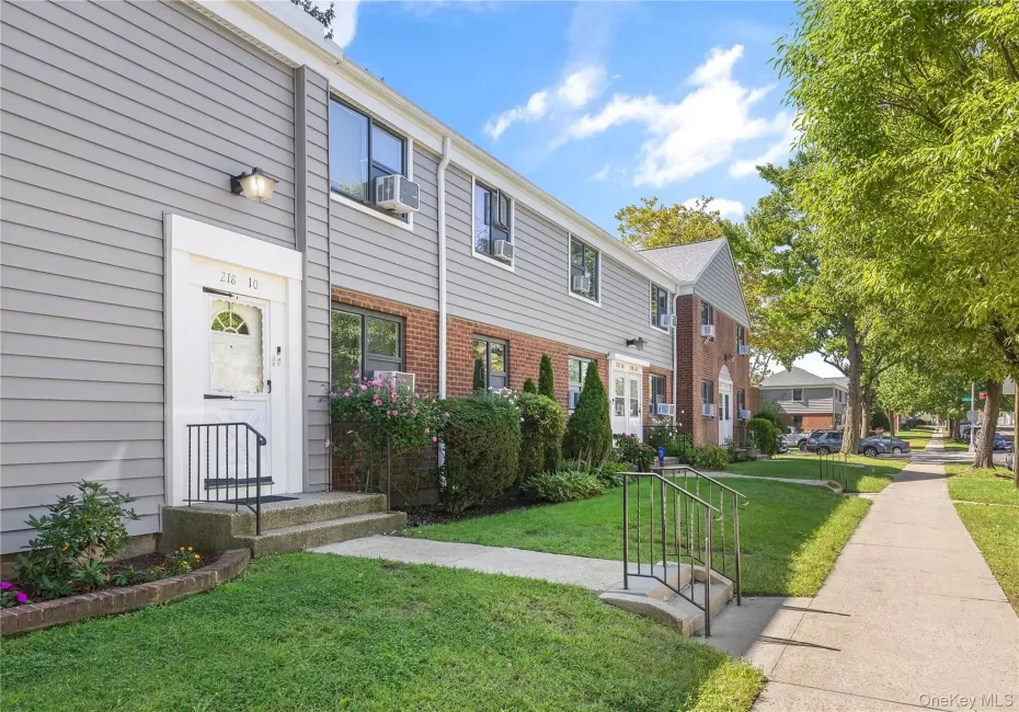 218-10 67th Avenue, New York, NY, 2 Bedrooms Bedrooms, 4 Rooms Rooms,1 BathroomBathrooms,Residential,For Rent,67th,0,1049364 218-10 67th Avenue, New York, NY, 2 Bedrooms Bedrooms, 4 Rooms Rooms,1 BathroomBathrooms,Residential,For Rent,67th,0,1049364